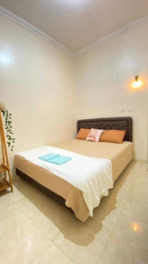 Et Malio Stay & Travel Malioboro Pusat Kota Джокьякарта Экстерьер фото