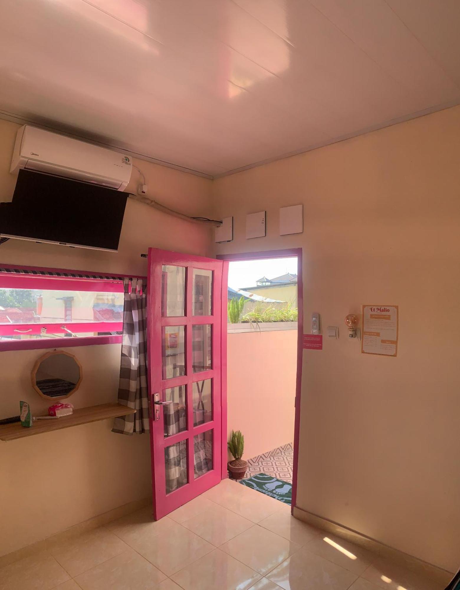 Et Malio Stay & Travel Malioboro Pusat Kota Джокьякарта Экстерьер фото