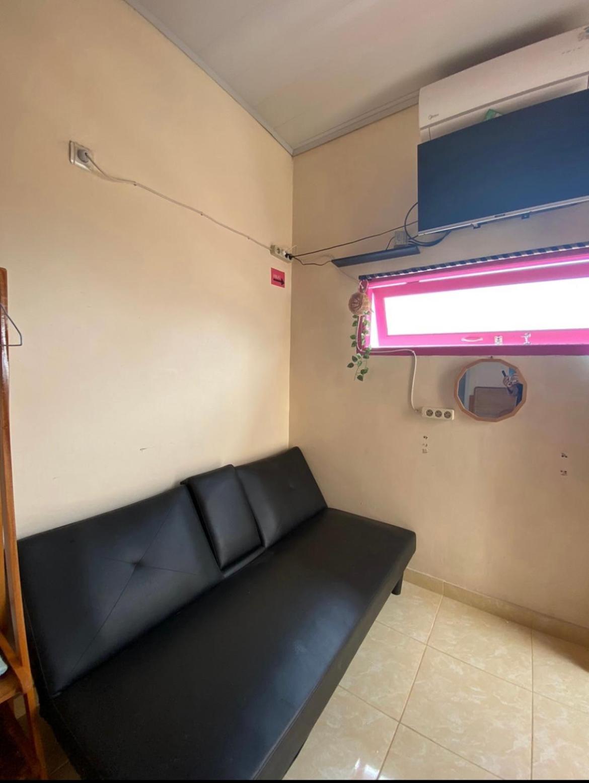 Et Malio Stay & Travel Malioboro Pusat Kota Джокьякарта Экстерьер фото