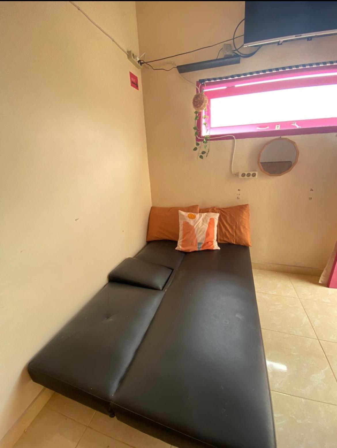 Et Malio Stay & Travel Malioboro Pusat Kota Джокьякарта Экстерьер фото