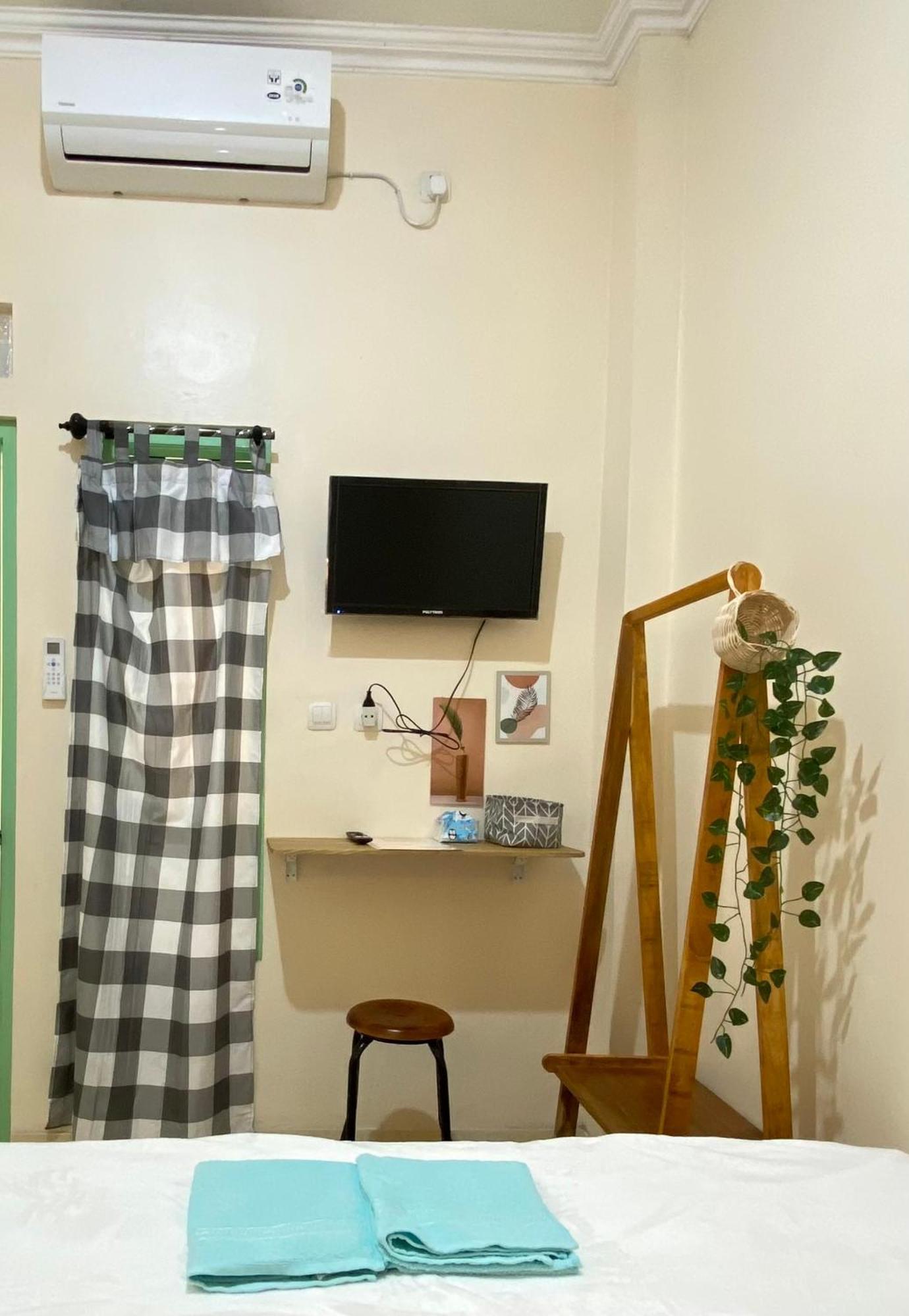 Et Malio Stay & Travel Malioboro Pusat Kota Джокьякарта Экстерьер фото